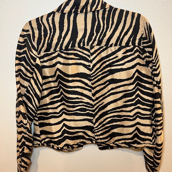 Button Down Zebra Print Top Size Small - Picture 9 of 11